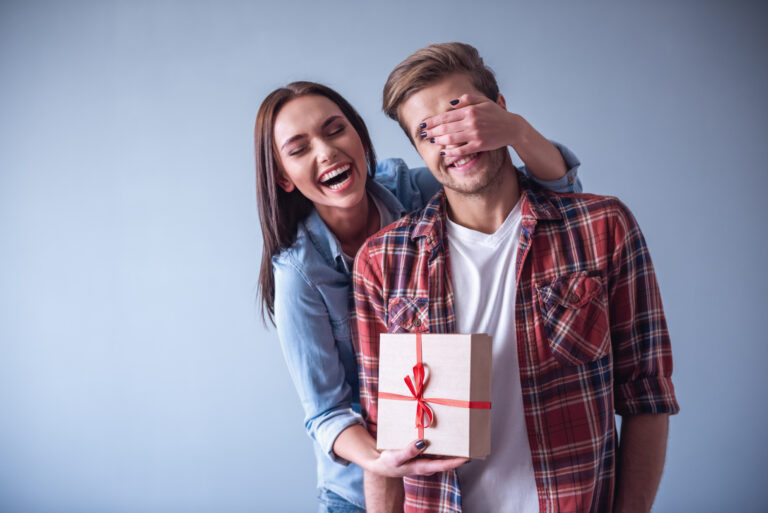 Która pomysł na prezent dla chłopaka jest najlepszy? Ranking 2025