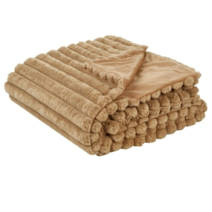 Porządna narzuta na sofę lub kanapę – jak wybrać? 8 propozycji