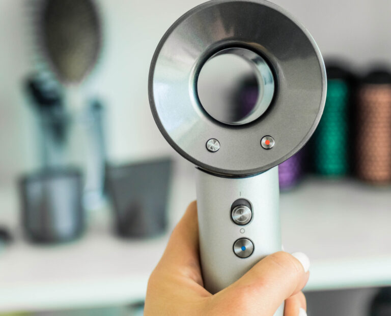 suszarki do włosów Dyson