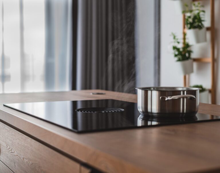 płyta indukcyjna z okapem