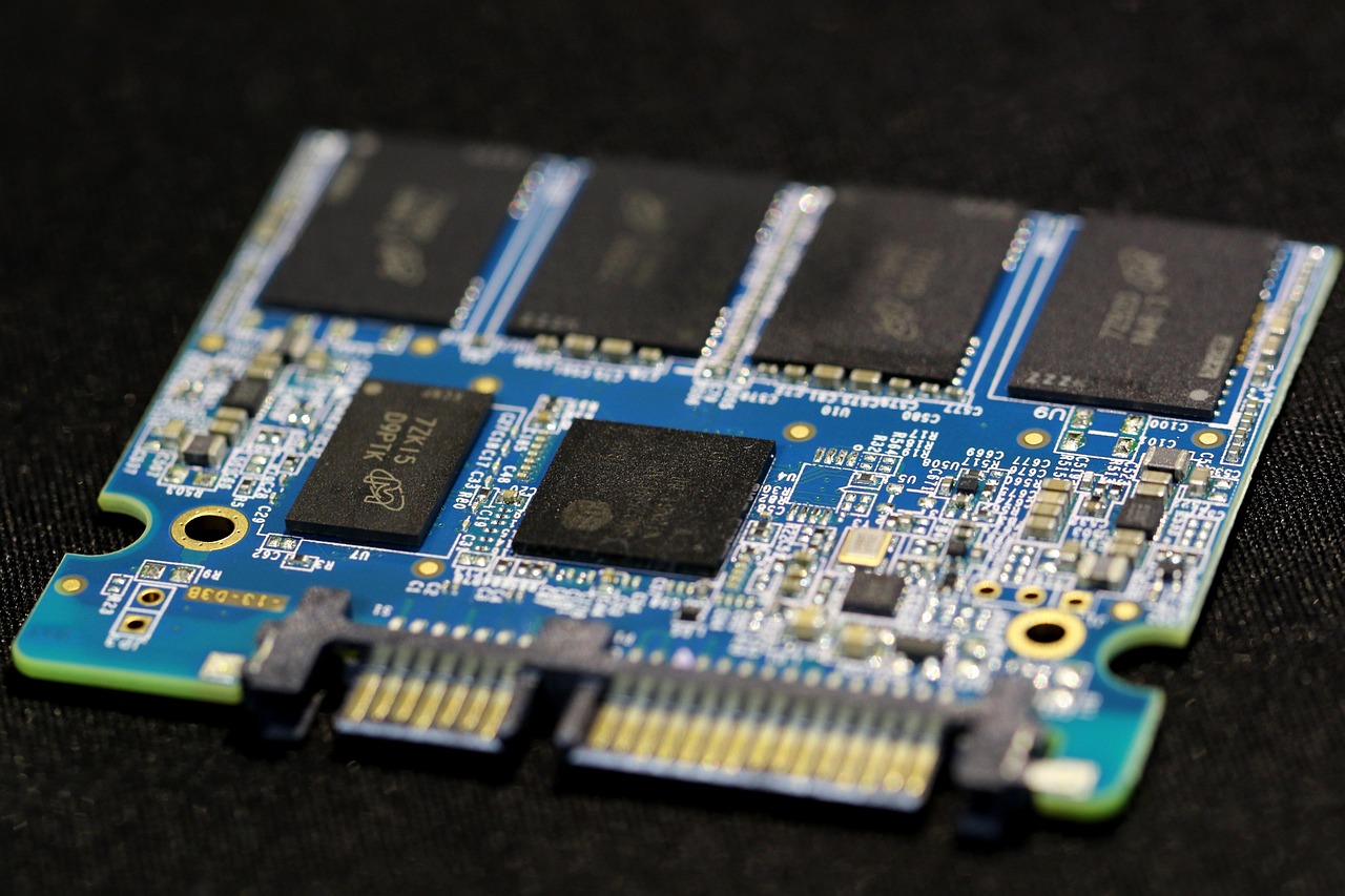 Dysk SSD do komputera – jaki wybrać i czym różnią się popularne modele?