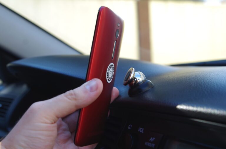 uchwyt magnetyczny do telefonu